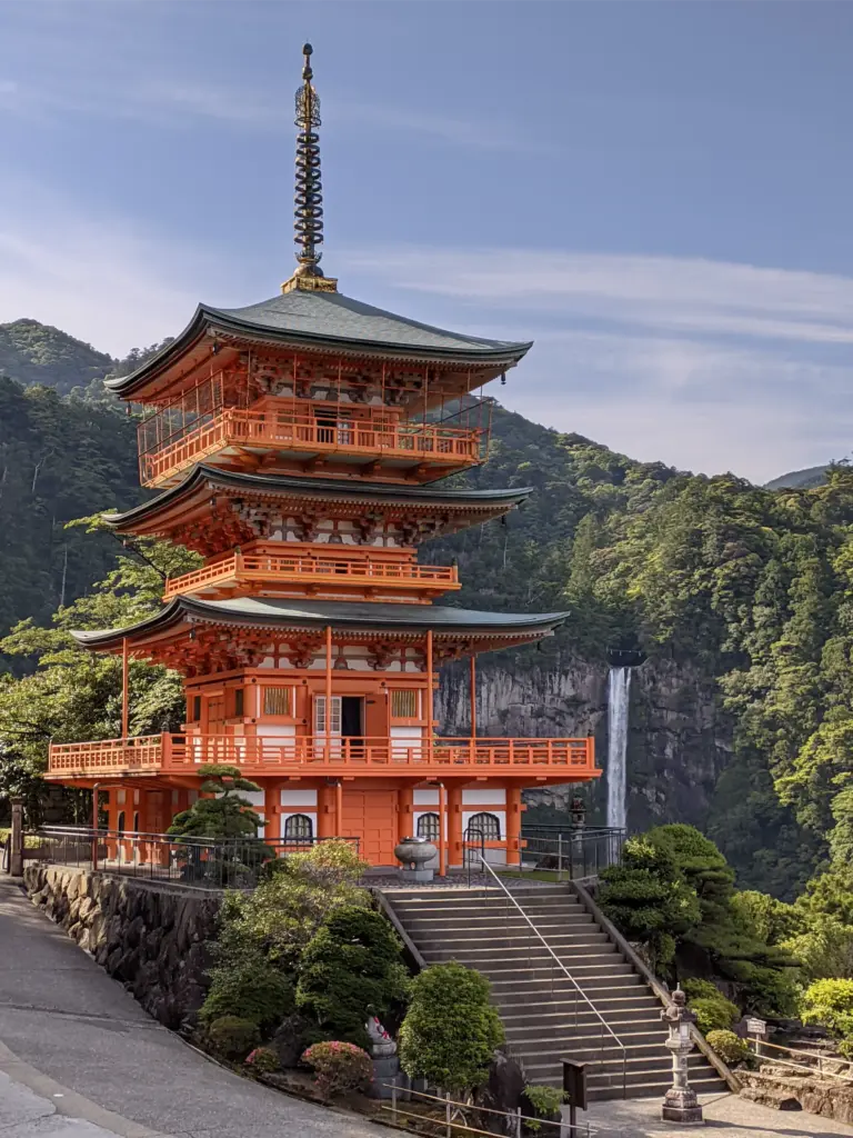 三重塔と那智の滝