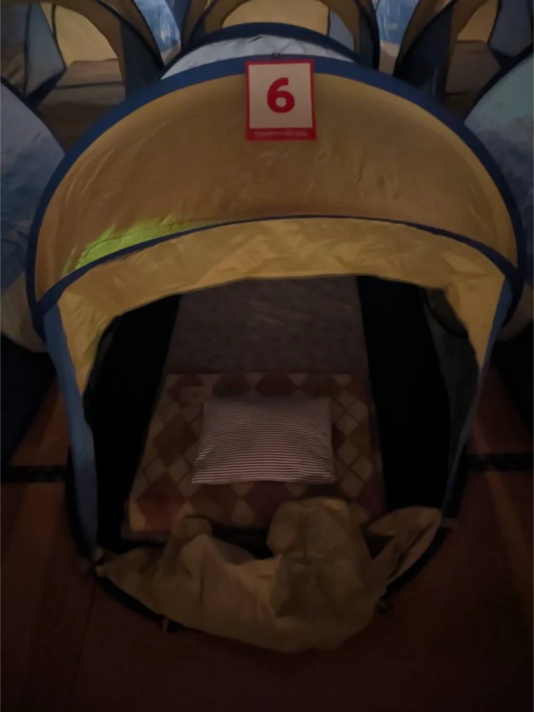 神立の仮眠室のテント
