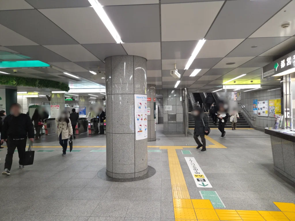 都庁前駅改札