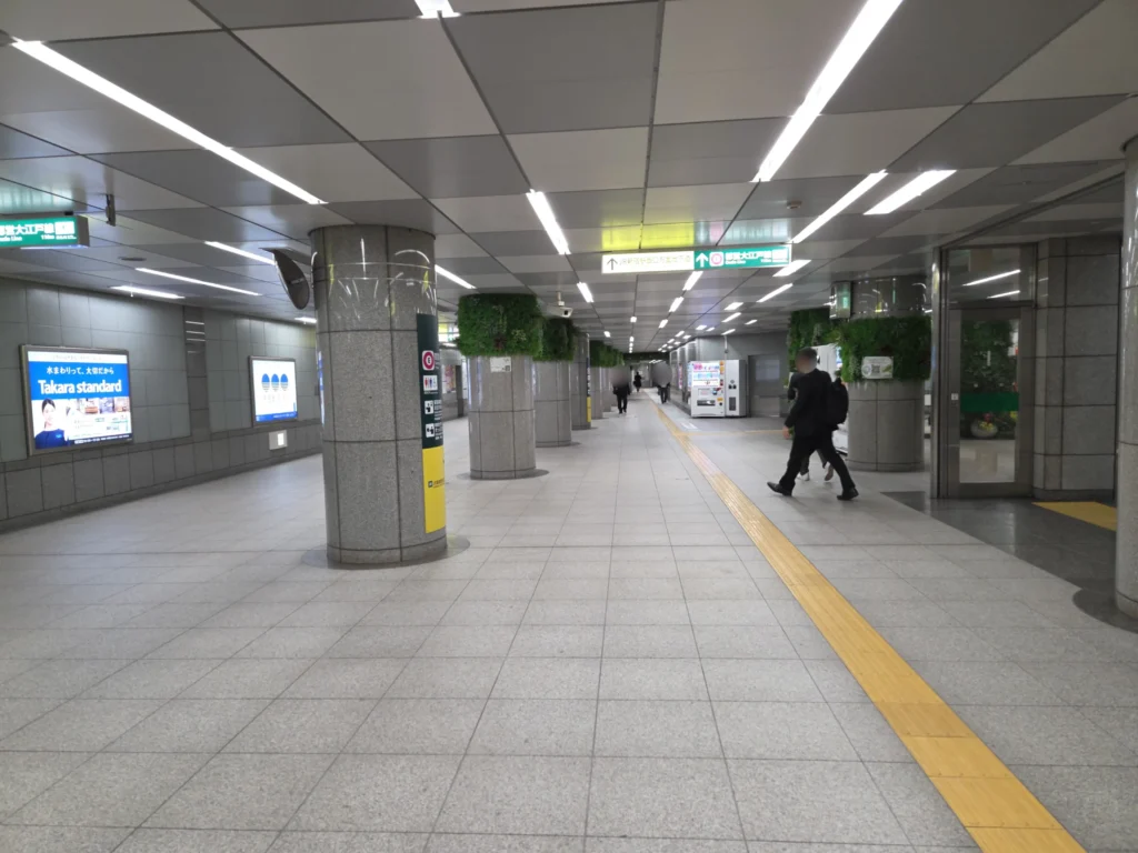 都庁前駅の通路