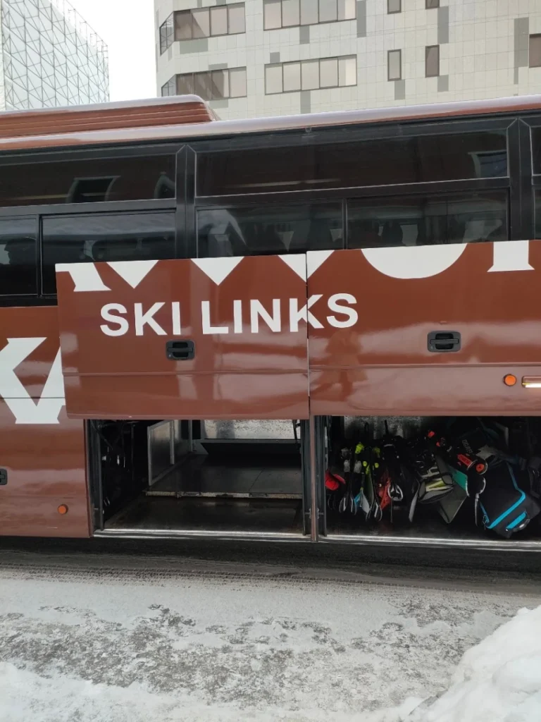 バスのトランク