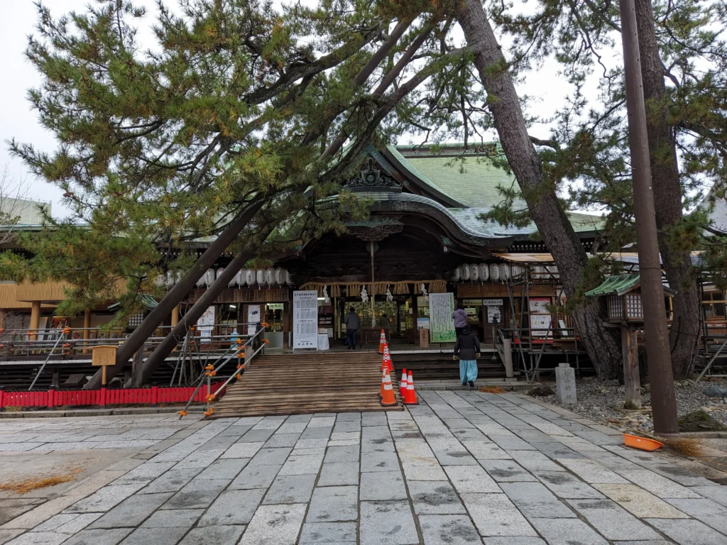 白山神社拝殿