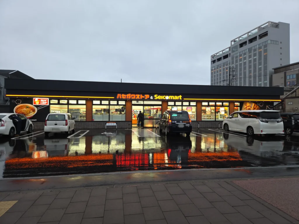 ハセガワストアとセイコーマート函館ベイ店
