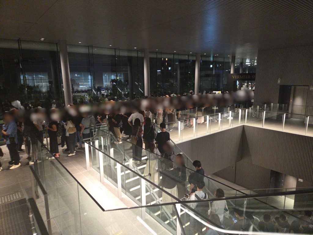ショップ待ちの列