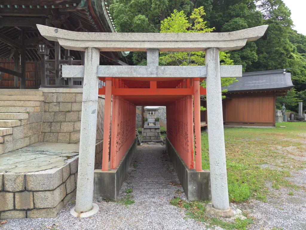 筆立山稲荷神社